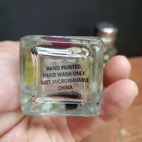 Home Essentials Vintage Grapes Salt and Pepper Shaker - Picture 6 of 8